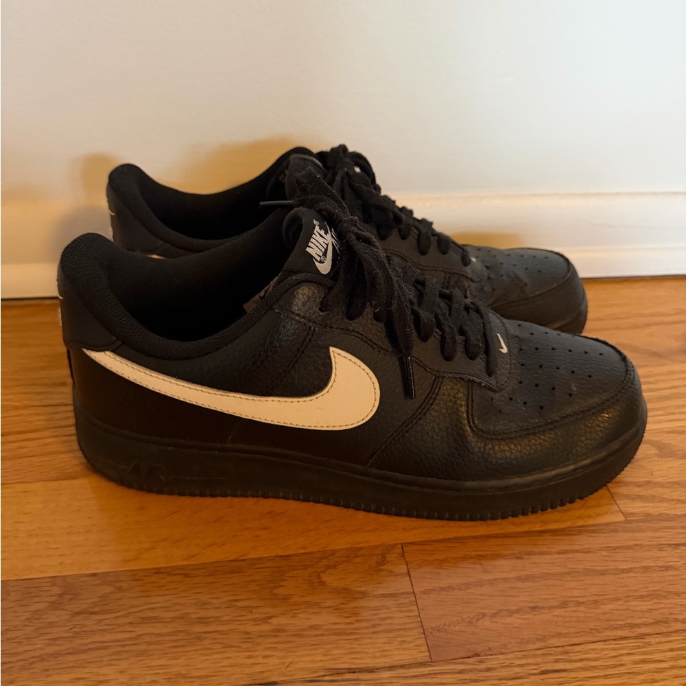 Men’s Nike Air Force One black and white size 10
